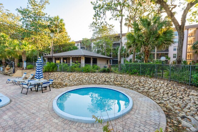 Building Photo - Spacious Condo with utilities included! Lo...