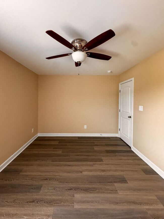 Building Photo - Well-Maintained 4 Bed 2.5 Bath Home in Westgate