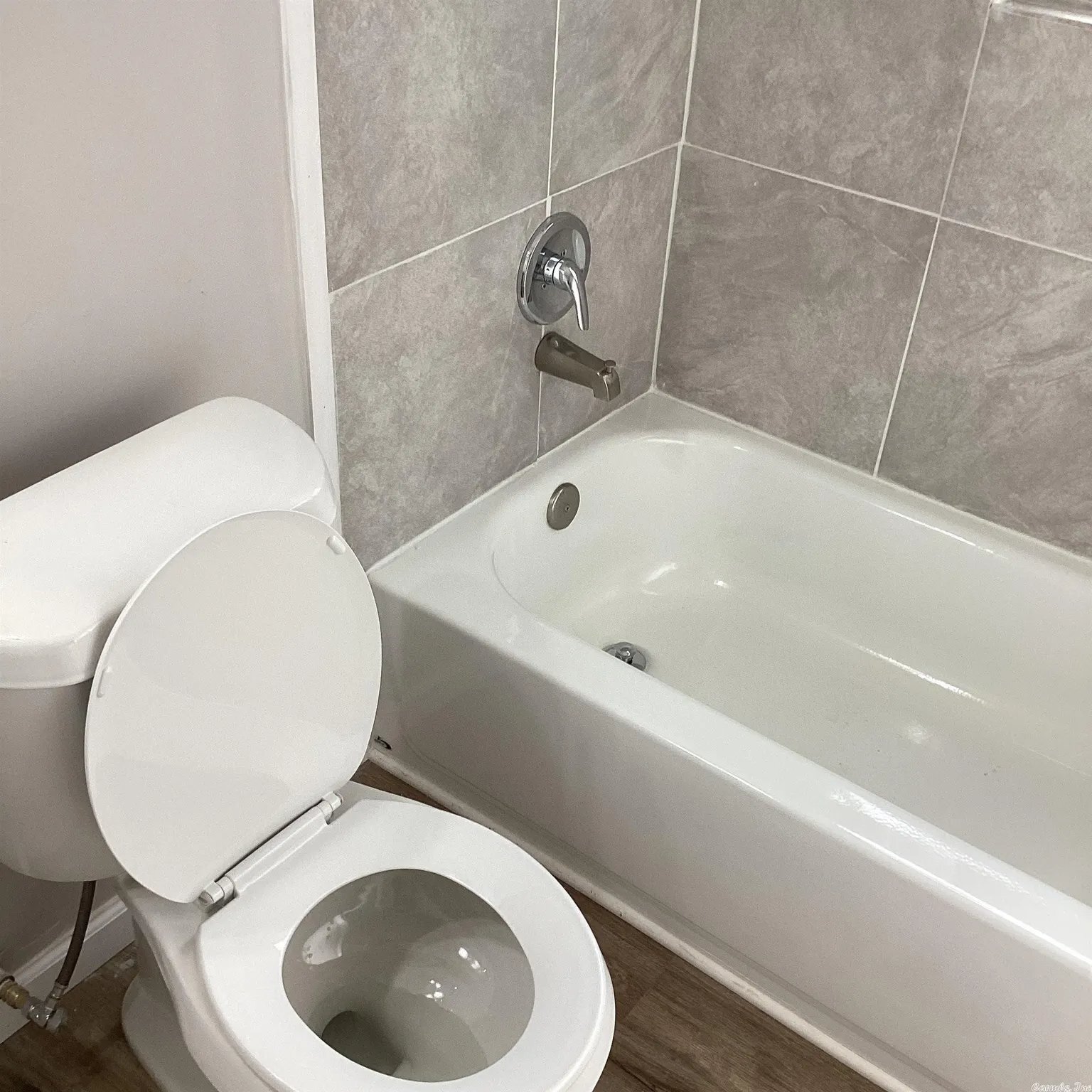 Building Photo - 713 Brewer St