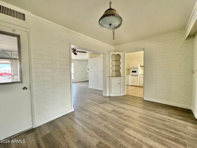 Building Photo - 11013 N 110th Dr