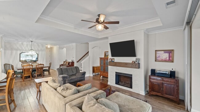 Building Photo - Spacious 6-Bedroom Waterfront Home in Richmond Hill, GA