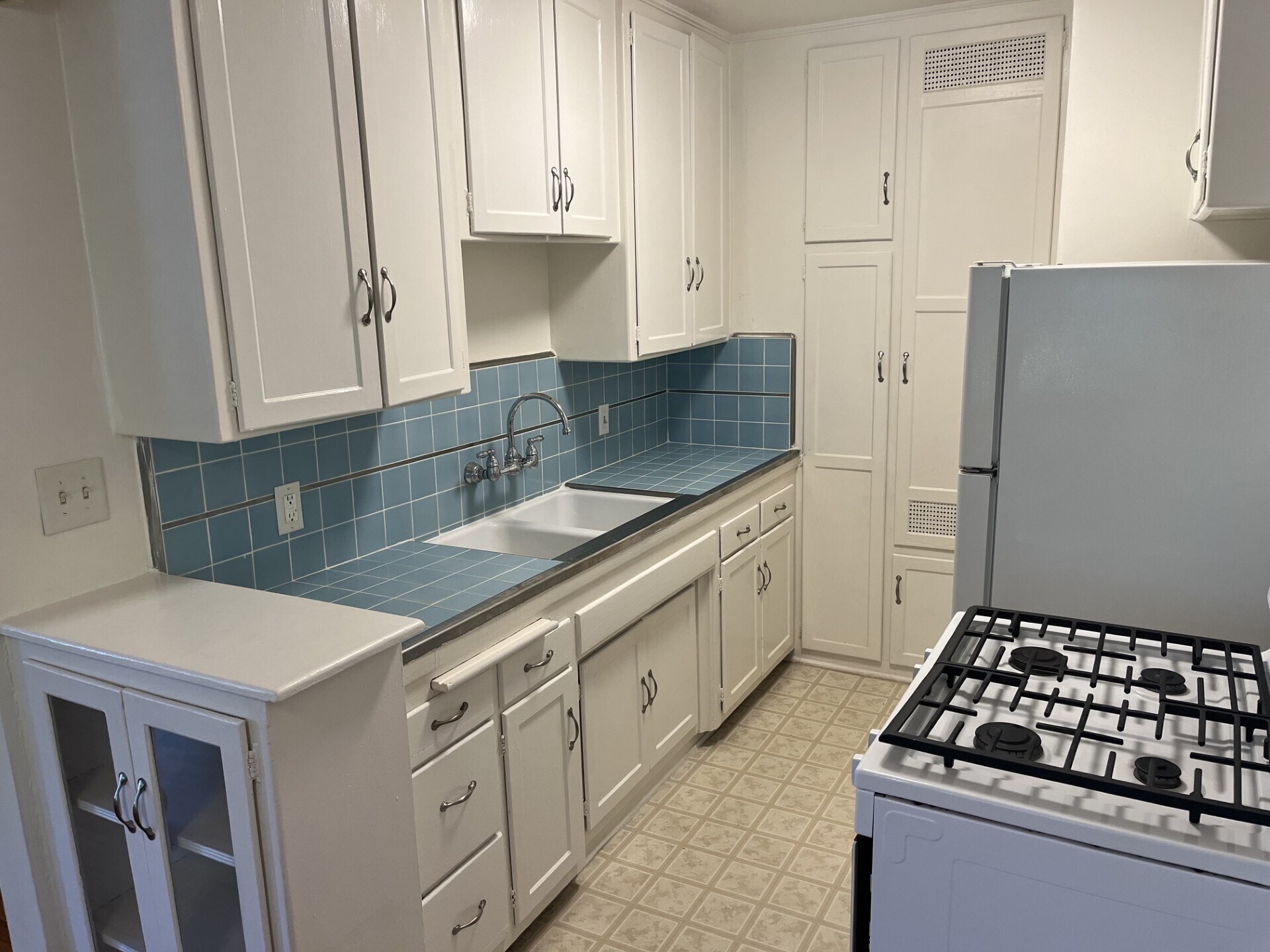 Kitchen 1 - 3171 S Barrington Ave