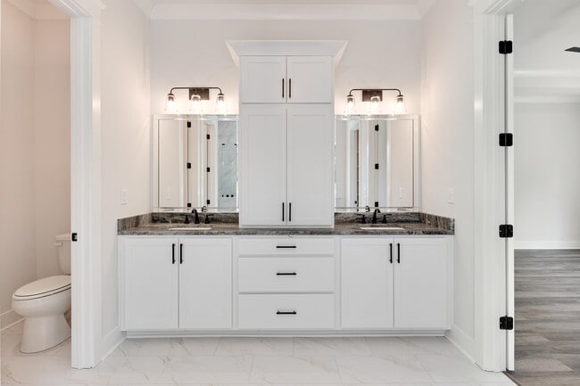 Building Photo - 5030 Jon Oak Dr