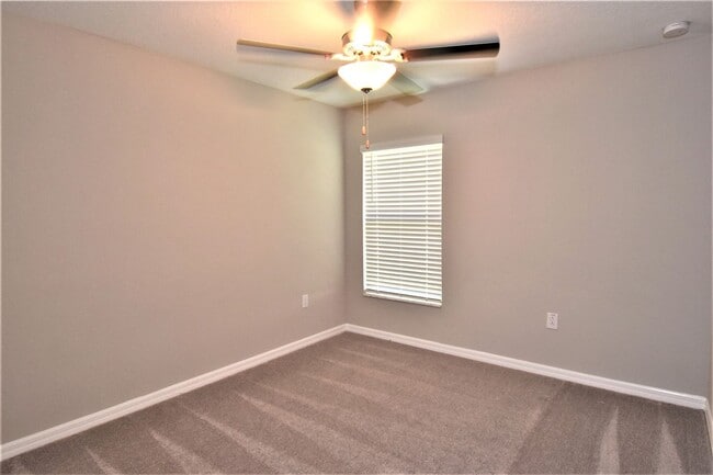 Building Photo - Like New 4 Bedroom Home