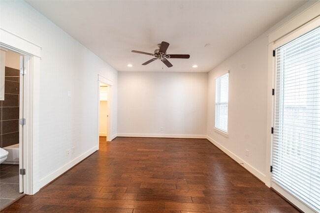 Building Photo - 1427 W 23rd St