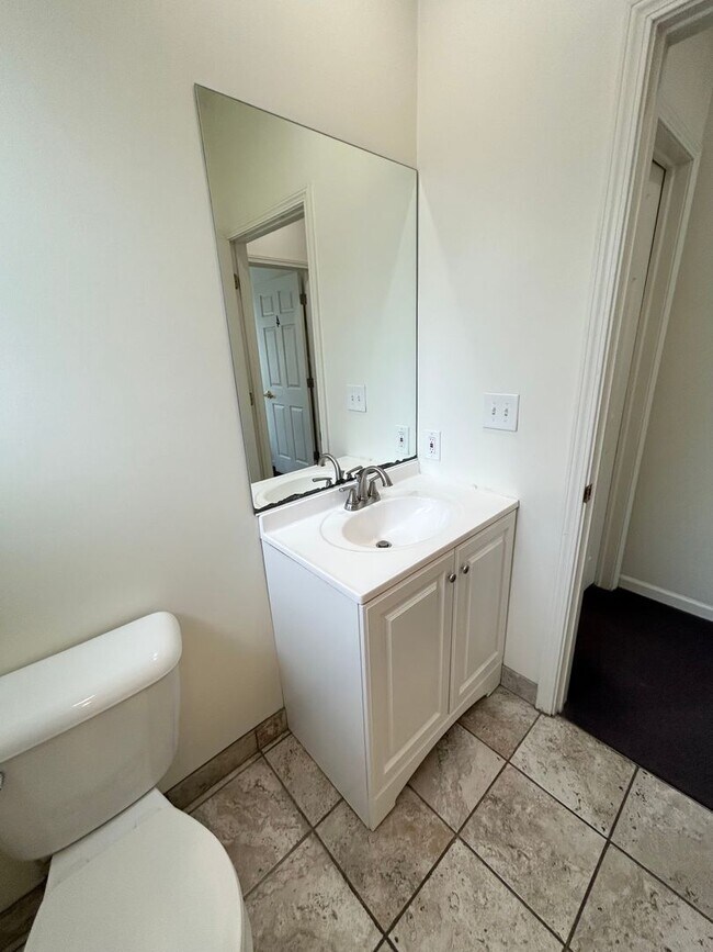 Building Photo - 1348 Wilmot Ct