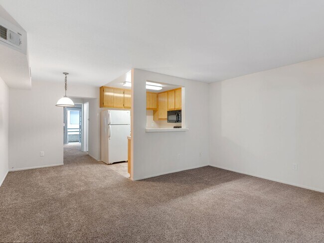Interior Photo - 3485 Linden Ave
