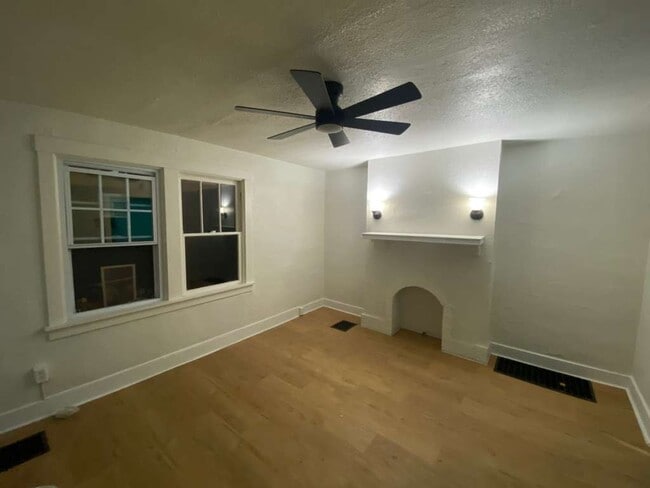 Primary Photo - 1224 Belmont St