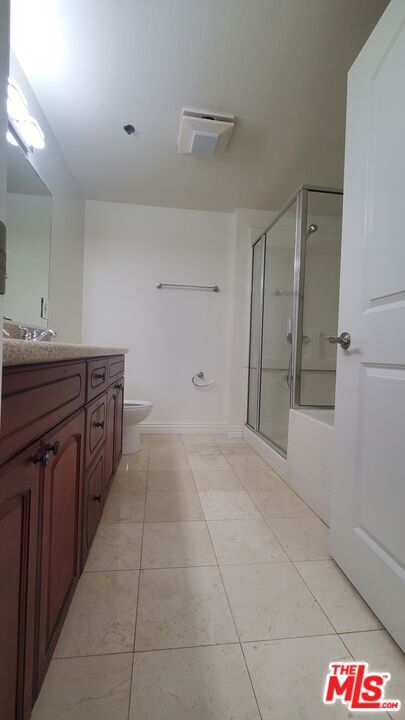 Building Photo - 962 S Gramercy Dr