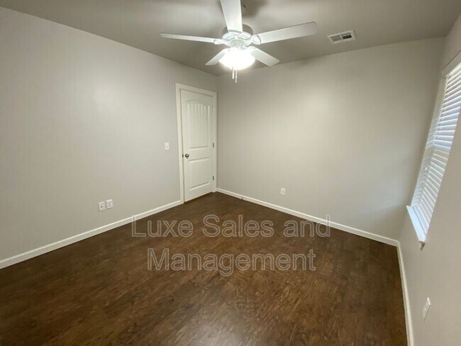 Building Photo - 11414 N Lincoln Blvd