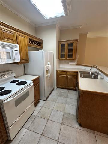 Building Photo - 2400 Southlake Ct