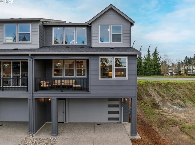 Building Photo - Gorgeous 3 Bedroom with Loft and Bonus Room! High Ceilings! Pantry! Keyless Entry! Double Oven & ...