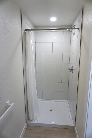 Shower - 7218 NE 16th Ave
