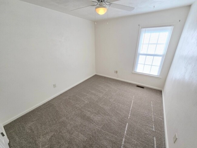 Building Photo - STUNNING TWO STORY 3 BEDROOM/ 2.5 BATH TOW...