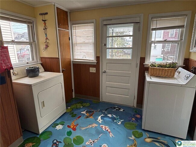 Building Photo - 2248 Birch St