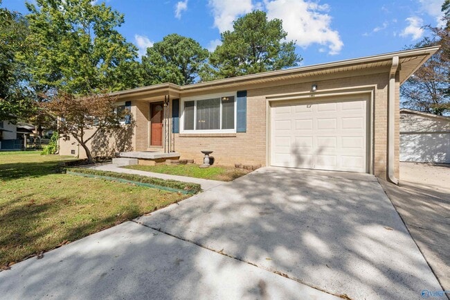 Building Photo - 1007 Heard Ct SE