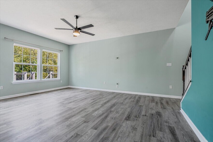 Building Photo - 8059 Hinsdale Ln