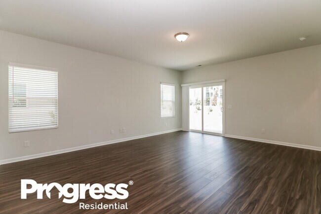 Building Photo - 5 Fifth St