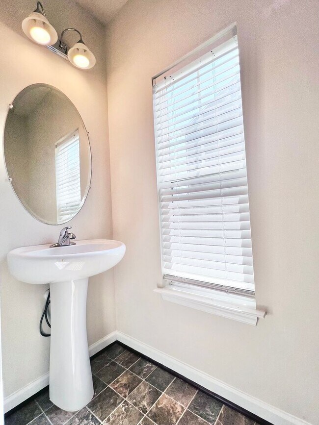 Building Photo - STAFFORD - 3 BEDROOM TOWNHOUSE - WOODSTREAM