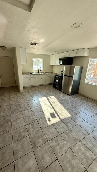 Building Photo - 4828 S 35th Dr