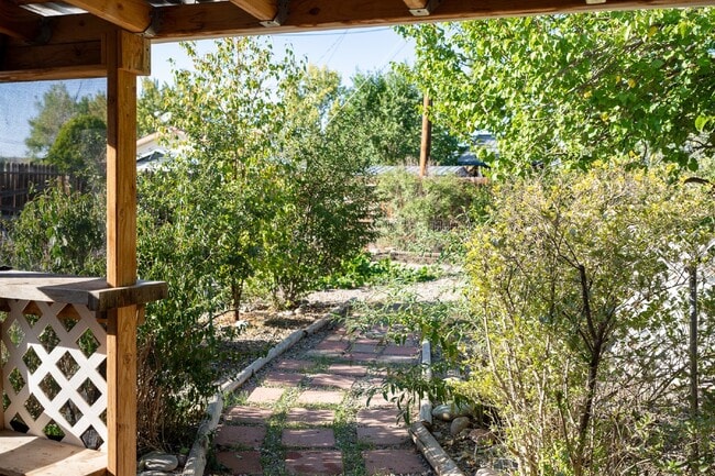 Building Photo - 511 Western Dr