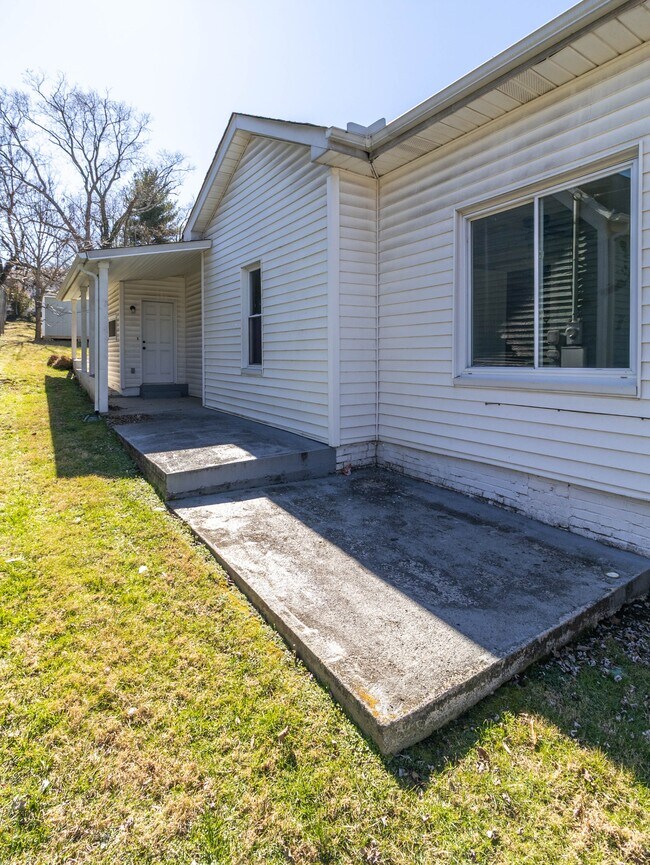 Building Photo - 1900 Edgewood Ave