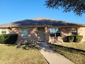 Building Photo - 614 Rolling Meadow Dr