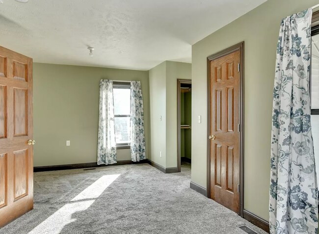 Building Photo - 923 N 49th St