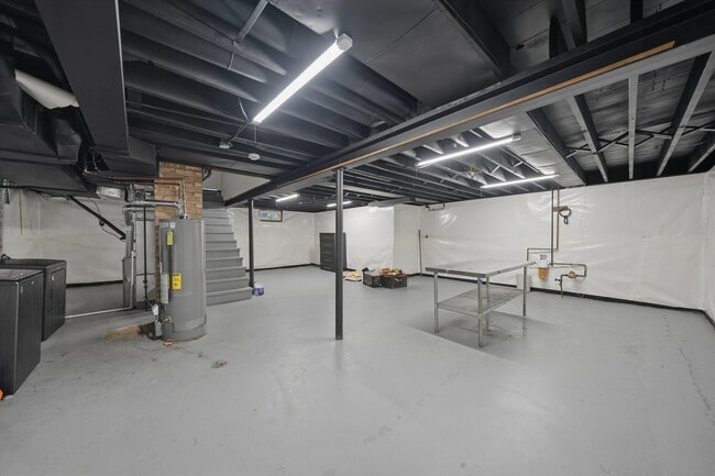 Building Photo - 1349 Perry St