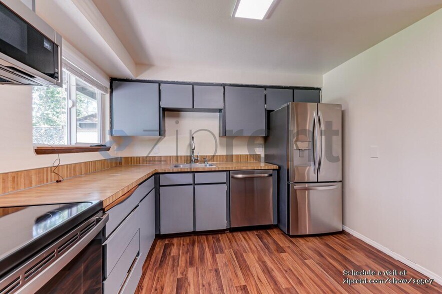 Building Photo - 13543 SW 64th Ave