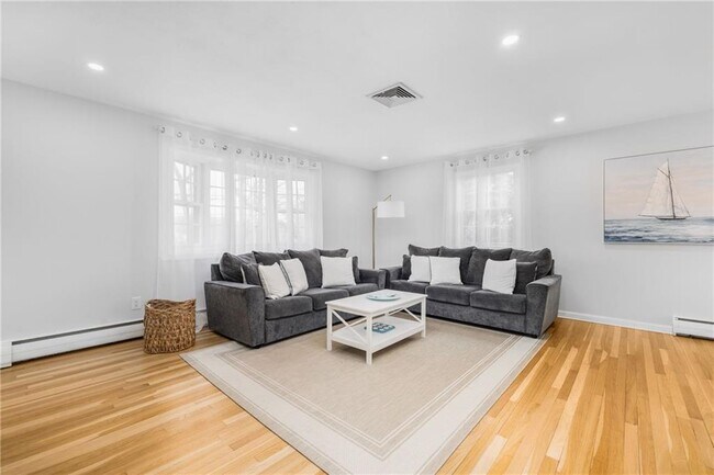 Building Photo - 384 Valley Rd