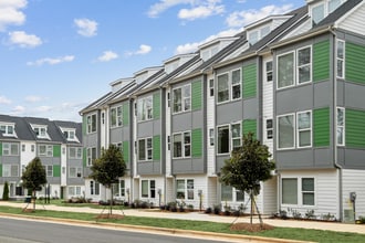 Building Photo - Towns at Eastland