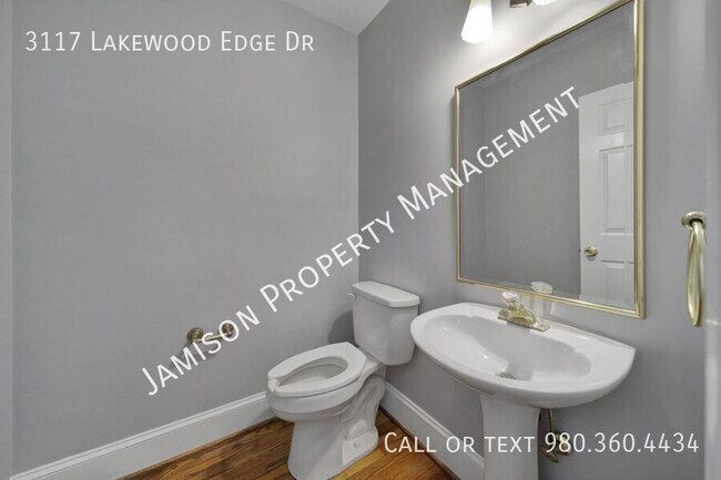 Building Photo - 3117 Lakewood Edge Dr