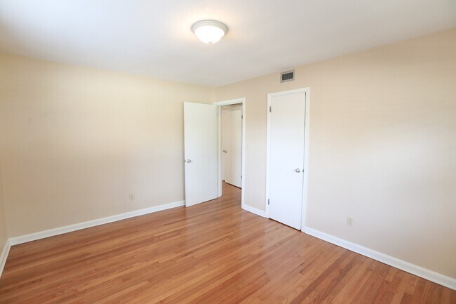 Building Photo - 2240 Jose Cir W