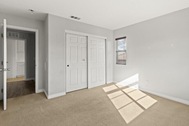 Building Photo - 28560 Sunridge Ct