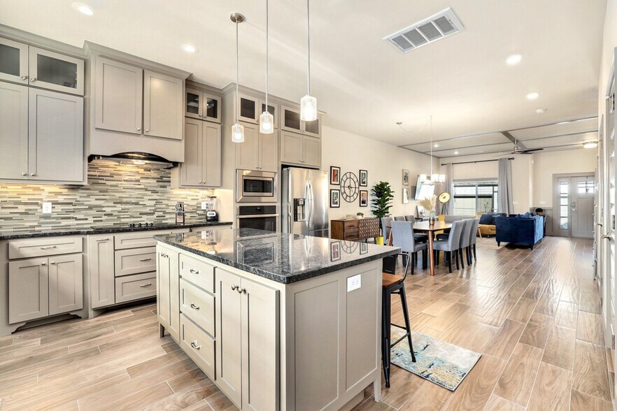 Building Photo - 414 NW Retreat Ln