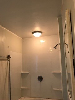 Building Photo - Large 3 bedroom home