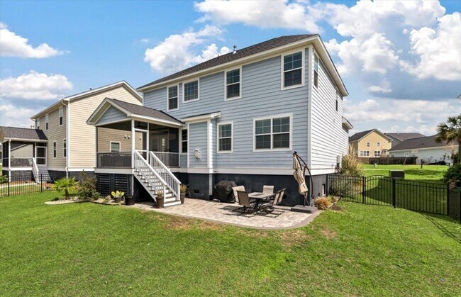 Building Photo - Show stopping 5 bed/3 bath rental in the h...