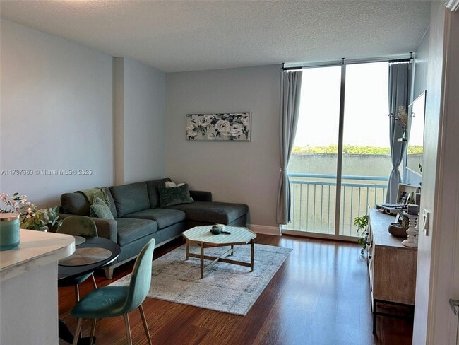 Building Photo - 3000 Coral Wy