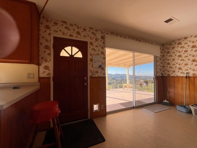 Building Photo - Spectacular Retro Home in a Rural Setting with Views and Space