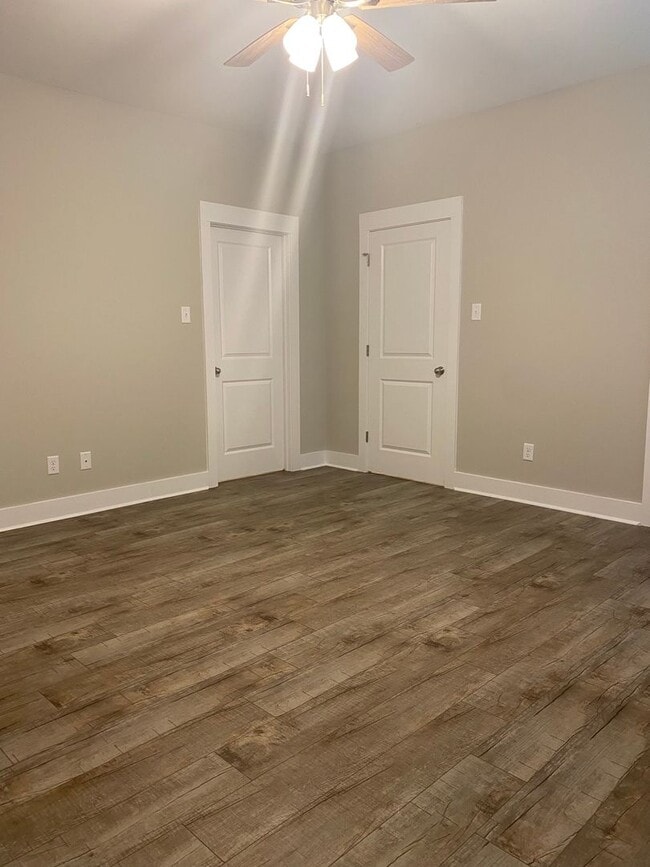 Building Photo - 3 Bedroom, 2 Bath Home in Valley View - PR...