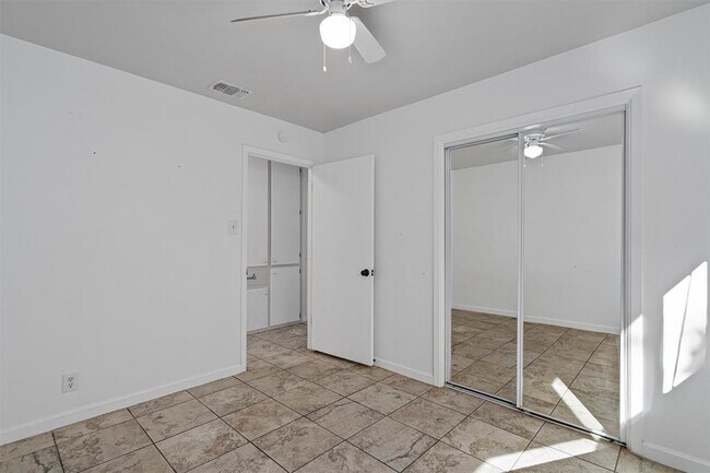 Building Photo - 1912 Terry Ln