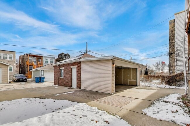 Building Photo - 620 Elgin Ave