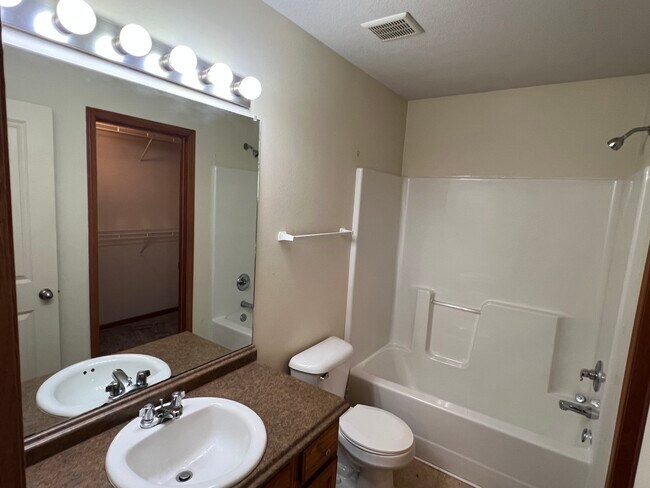 Building Photo - 480 SE Waco Pl