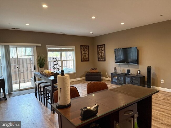 Building Photo - 2142 Capstone Cir