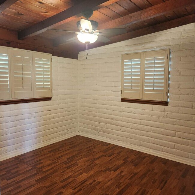 Building Photo - $1,995.00 Love this Midtown Midcentury 3 b...