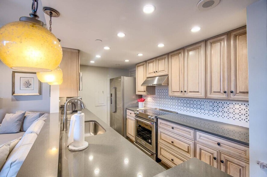 Building Photo - 1530 Key Blvd