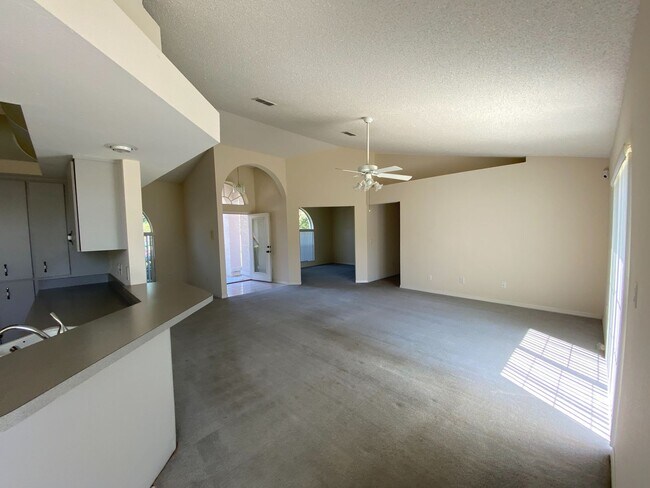 Building Photo - Marion Oaks Home - 3/2/2 1860 sqft.
