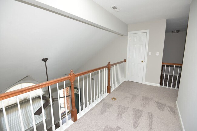 Building Photo - 2 Bedroom Townhome in Cypress Point North
