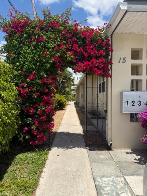 Building Photo - 15 SE 10th St